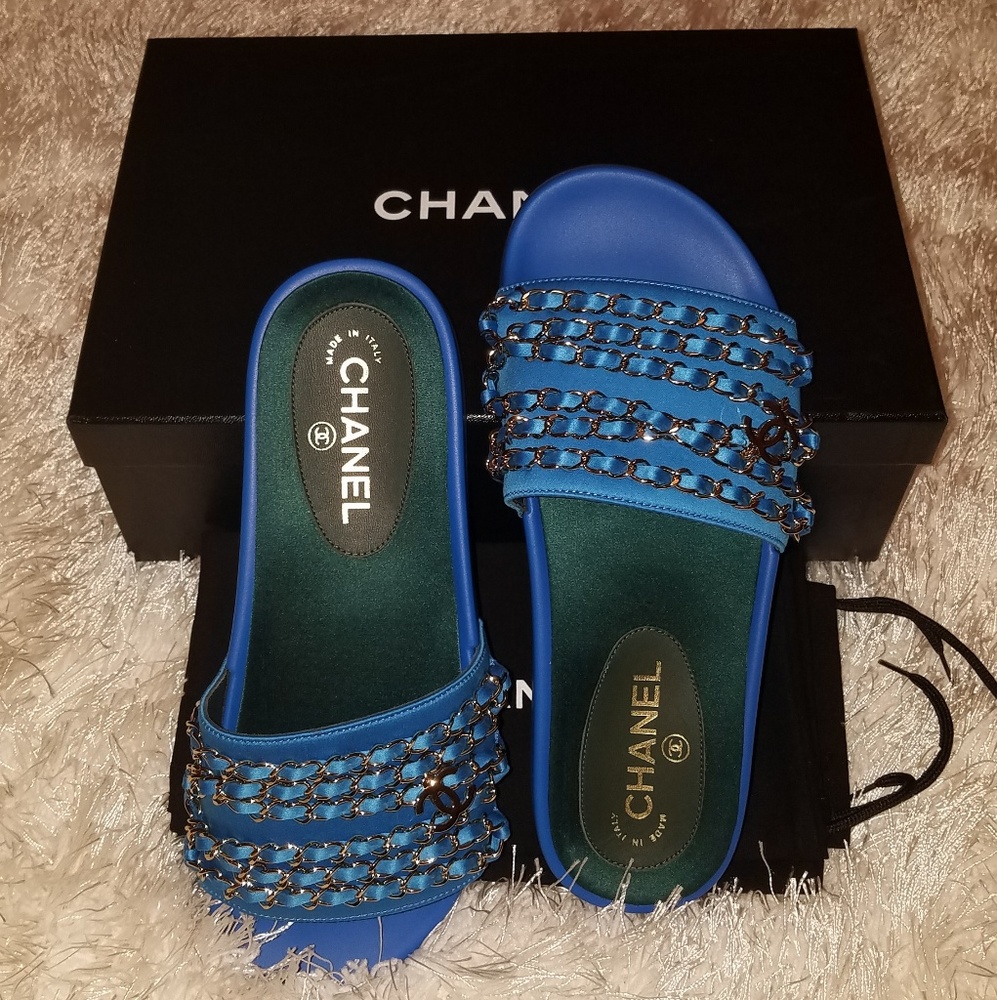 CHANEL Mules